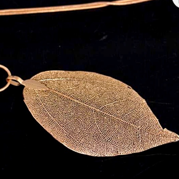NEW Gold Leaf ๐ Necklace - Picture 2 of 4